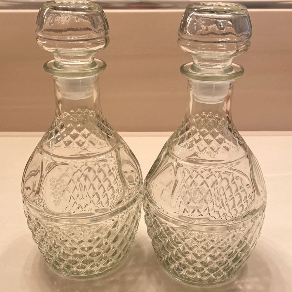Set of two vintage wine‎ decanters 10 in tall. No cracks or chips